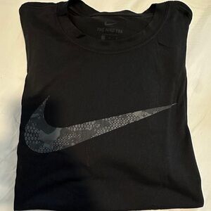 Nike Men’s T-shirt Large Black with Logo